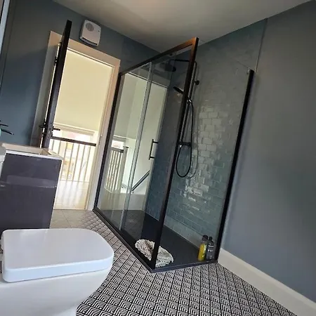 Comfotable Centre Two Bedroom * Galway