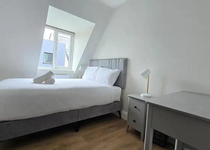 Comfotable Centre Two Bedroom *