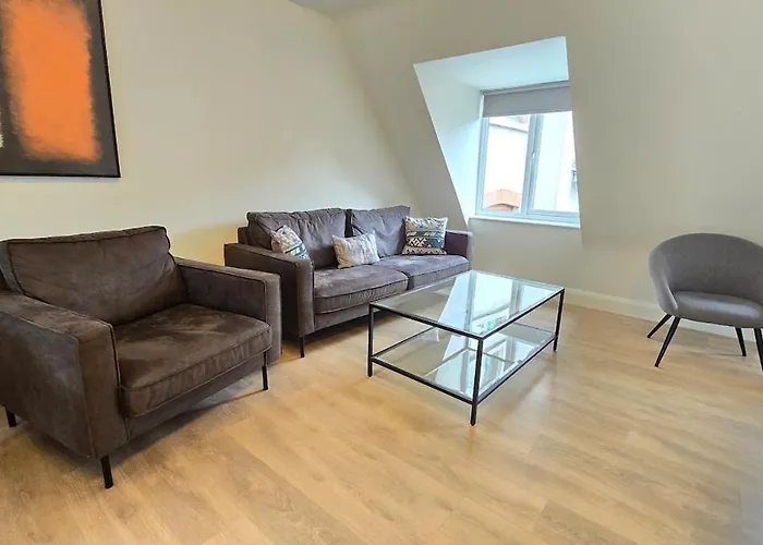 Comfotable Centre Two Bedroom Lejlighed