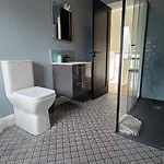Comfotable Centre Two Bedroom Lejlighed